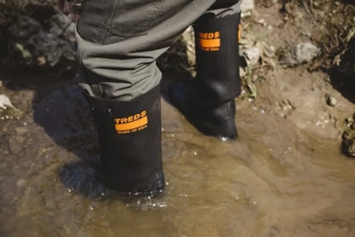 Slip-On Work Boots|Rubber And Insulated Boots*XLfeet Inc. TREDS 12" Rubber Overboot, Mid-Calf
